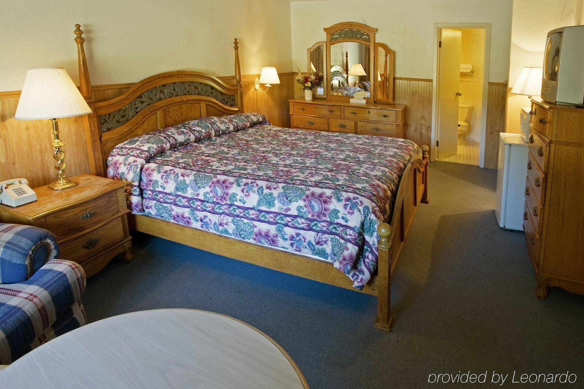 Americas Best Value Inn - Chesapeake Room photo